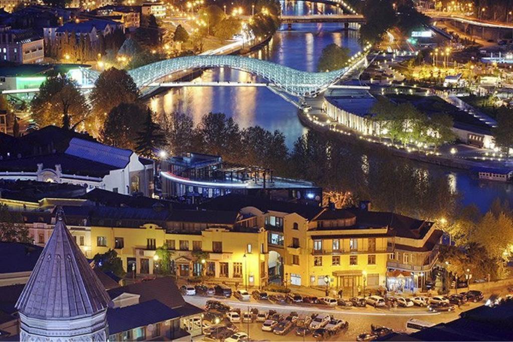 Europa+T Hotel Тбилиси Экстерьер фото