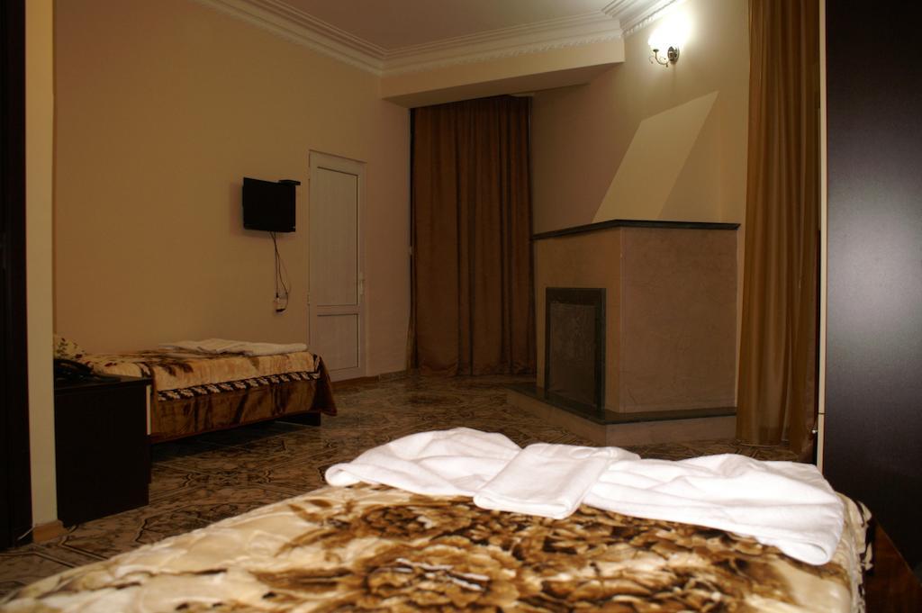 Europa+T Hotel Тбилиси Экстерьер фото